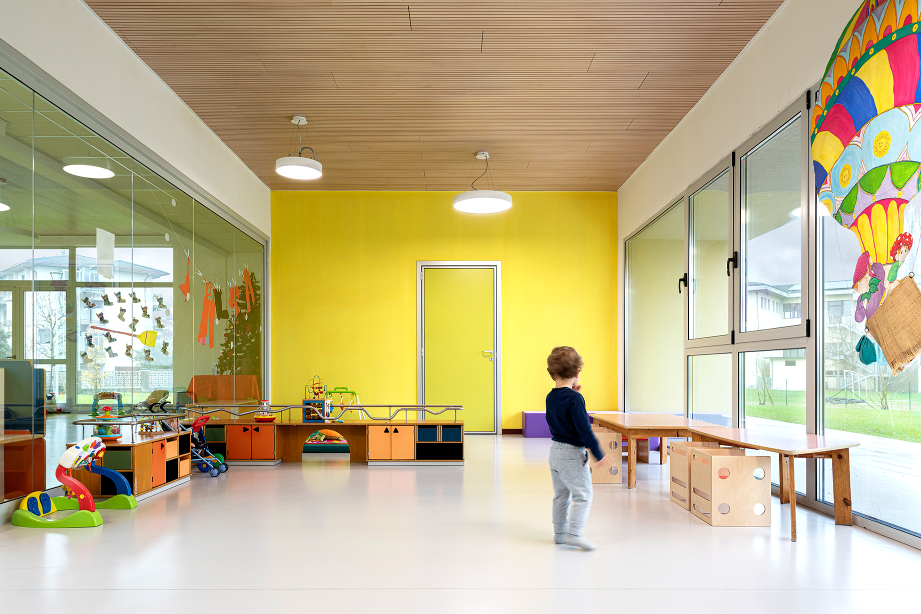 Suelos de goma de interior de diseño moderno - KINDERGARTEN SPINO D'ADDA