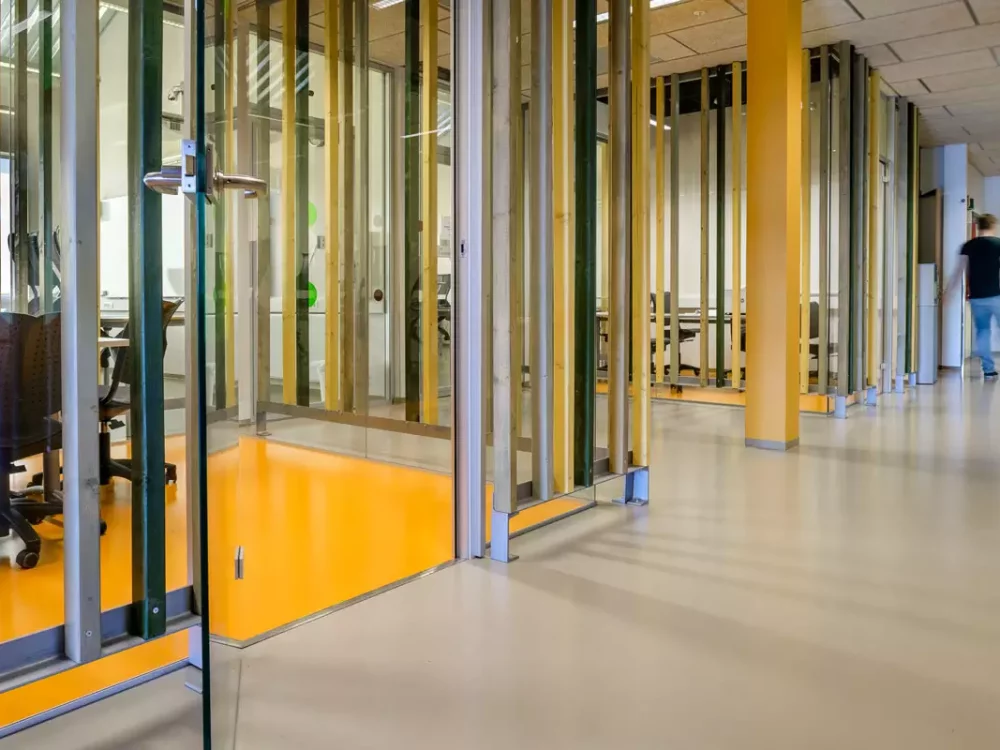 Rubber flooring for school - Øksnevad Farming School